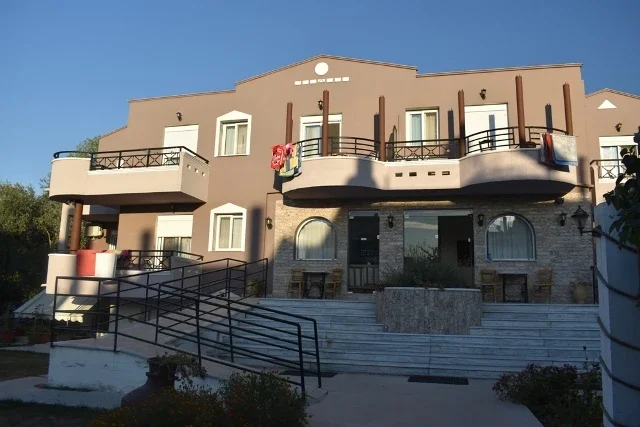 Costalina - LImenas - Start Travel Spolja zgrada