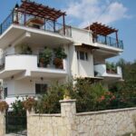 Vila EFi Zoi naslovna