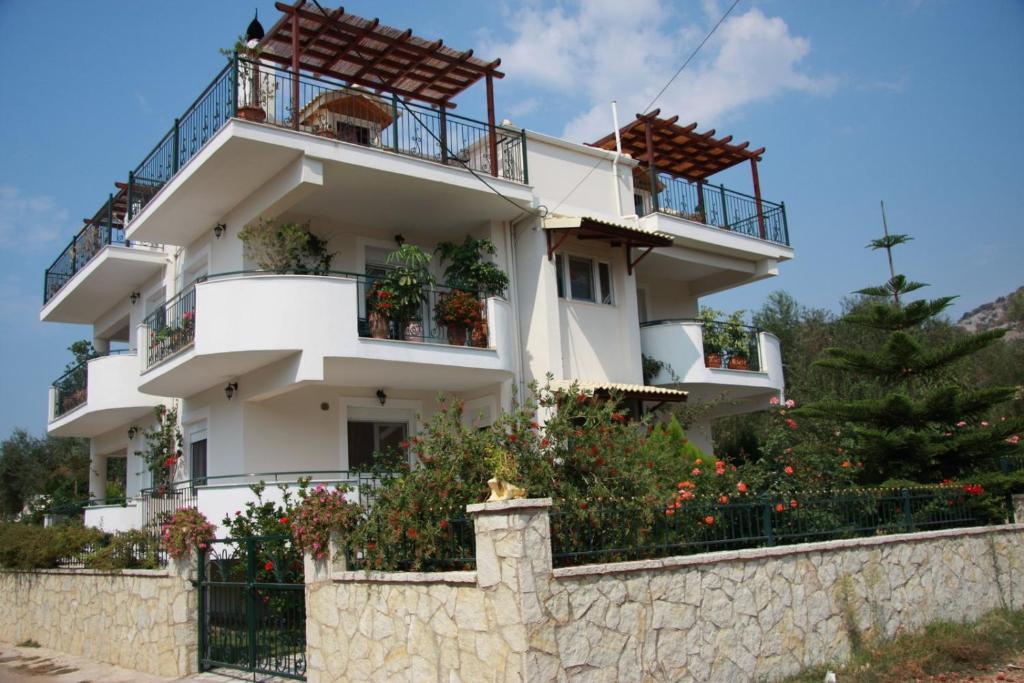 Vila EFi Zoi naslovna