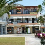 Vila-bouzalis-nea flogita-start-travel-1-dvoriste