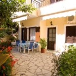 Vila-christopher-parga-start-travel-1 dvoriste