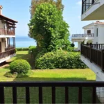 Vila-kolpos-polihrono-strat-travel-1-dvoriste