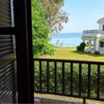 Vila-kolpos-polihrono-strat-travel-1-dvoriste