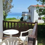 Vila-kolpos-polihrono-strat-travel-1-dvoriste