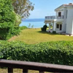 Vila-kolpos-polihrono-strat-travel-1-dvoriste