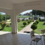 Vila-Ocean-Hills-nei-Pori-Start-Travel-terasa