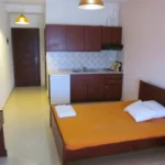 Vila-tsambika-nei-pori-start-travel-kuhinja