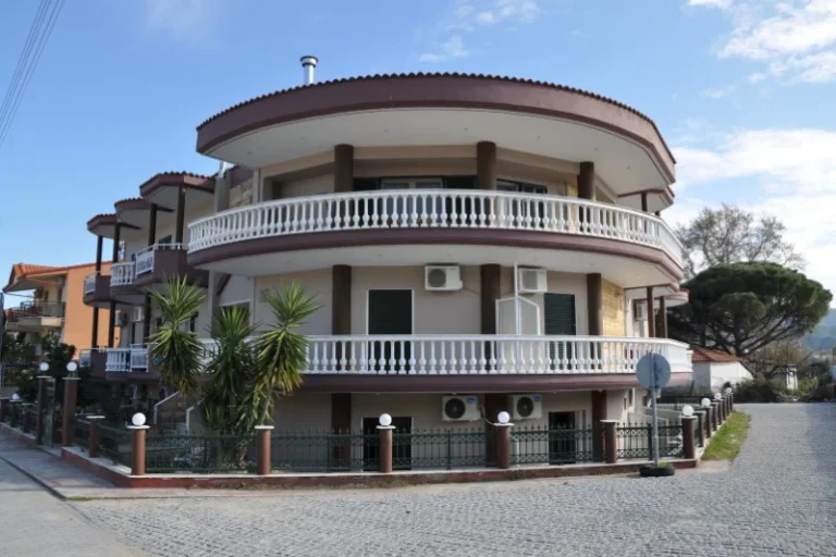 Vila four Season Sarti Satrt Travel