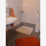 vila-natasa-valentino-polihrono-start-travel-kupatilo