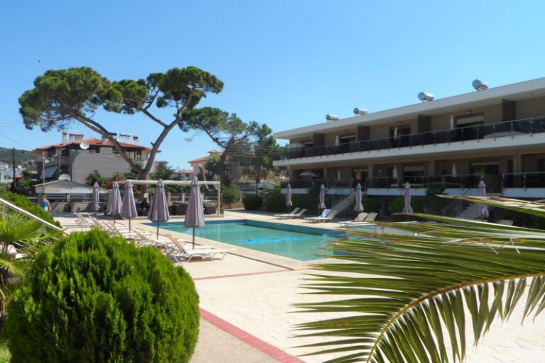 Vila Sarti Inn Sarti Satrt Travel