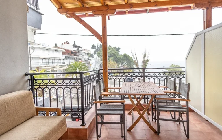 Teodosis Lux Neos Marmaras Terasa