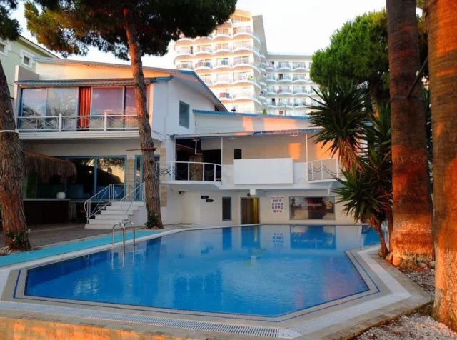 Hotel Arora 4*