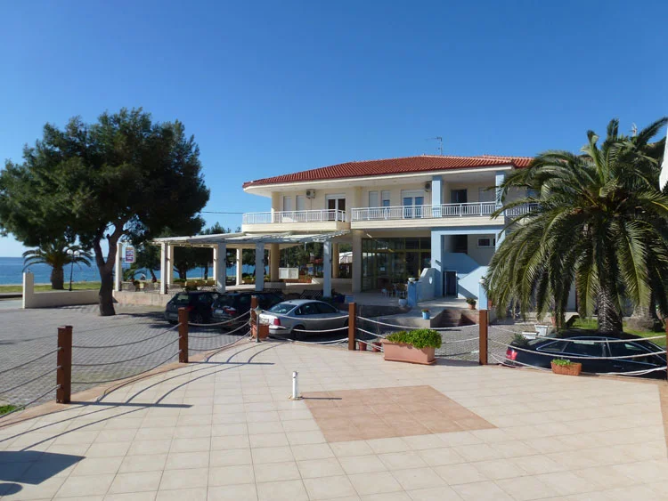 Vila Basil Toroni Start Travel-16 dvoriste