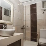 Vila Ina 2 Neos Marmaras - Start Travel 15 kupatilo