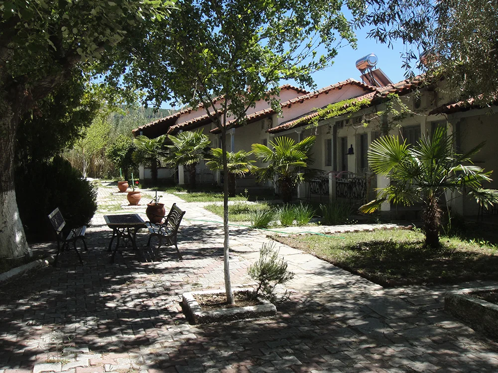 Vila Olga Bungalovi Toroni Start Travel-14 dvoriste