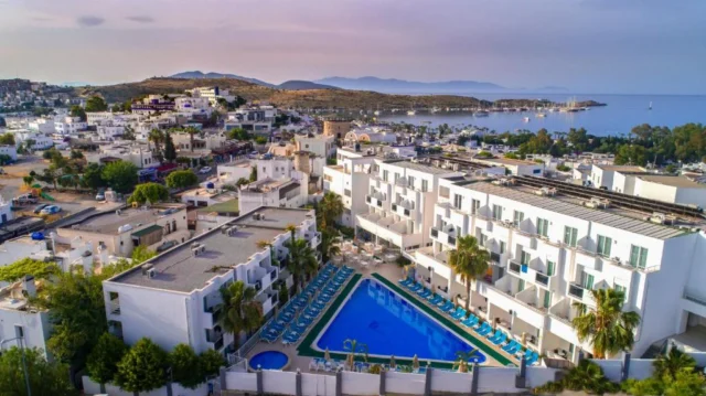 Hotel Club Shark 4*