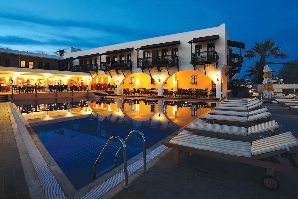 Hotel Costa Bitezhan 3*