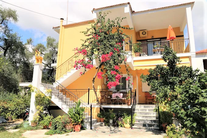 Zacharias Studia Parga – Start Travel 1