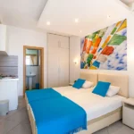 Vila DB Budva soba sa francuskim lezajem